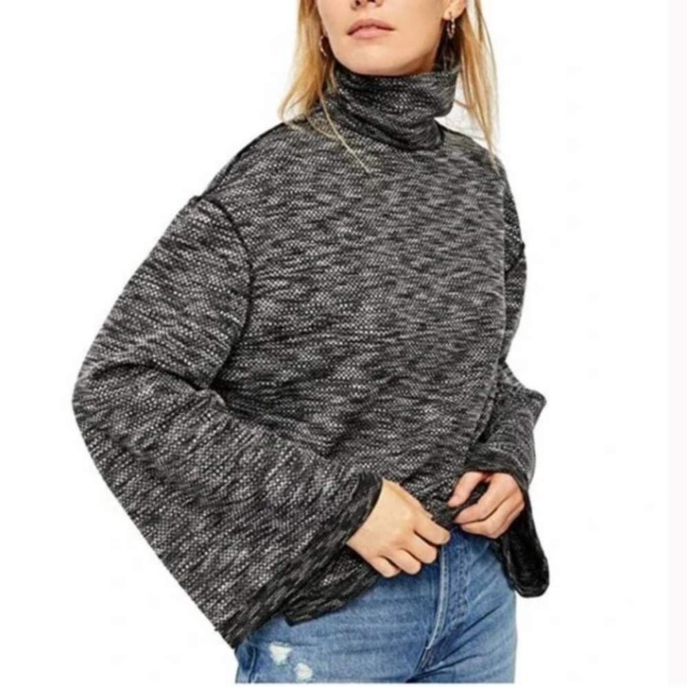 Free People We The Free Turtleneck Sweater Size Small Sunny Days Bell‎ Sleeve